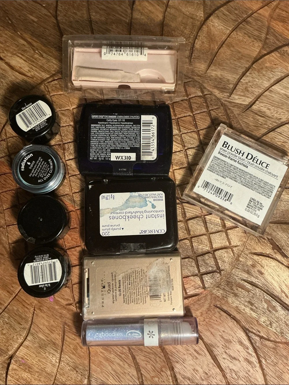 NEW Trio Eyeshadow Palette with Pink, Lilac, and Charcoal Shades Assorted Brands